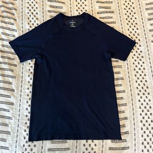 Men’s Fabletics Navy Training Day Tee Size Small in EXCELLENT condition